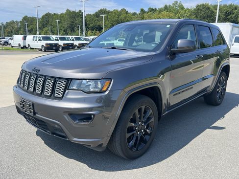 Used 2021 Jeep Grand Cherokee Laredo X AWD/4WD image 29