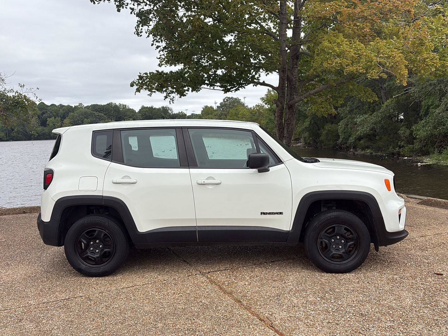 Used 2019 Jeep Renegade Sport w/ UConnect 7.0 Group AWD/4WD image 3
