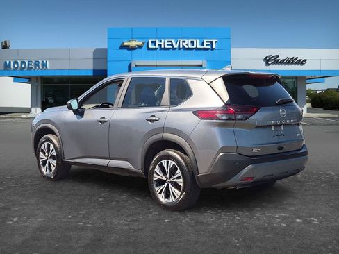 Used 2023 Nissan Rogue SV FWD image 3
