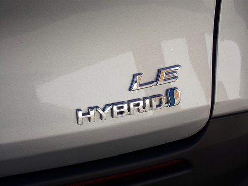 Used 2024 Toyota Sienna LE image 18