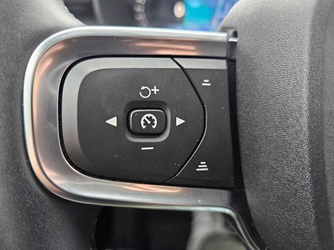 Used 2025 Volvo XC40 B5 Plus w/ Protection Package Premier image 35