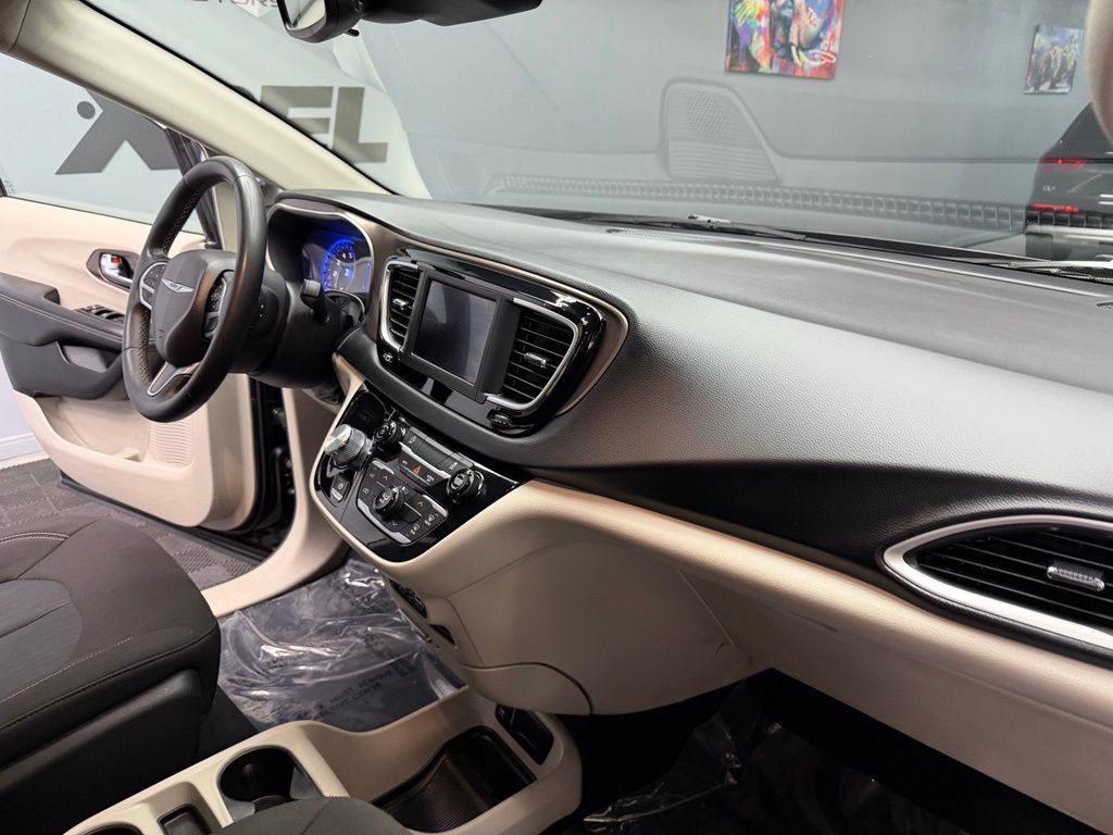 Used 2023 Chrysler Voyager LX FWD image 46