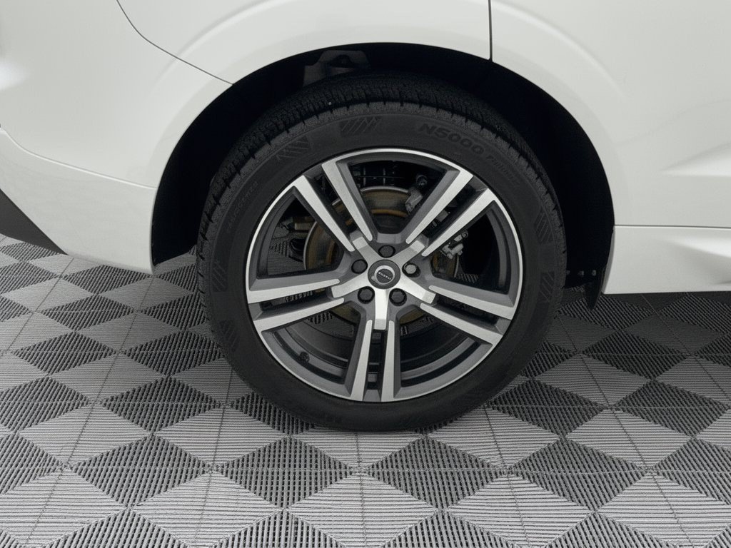 Used 2021 Volvo XC60 T5 Momentum w/ Premium Package AWD/4WD image 13