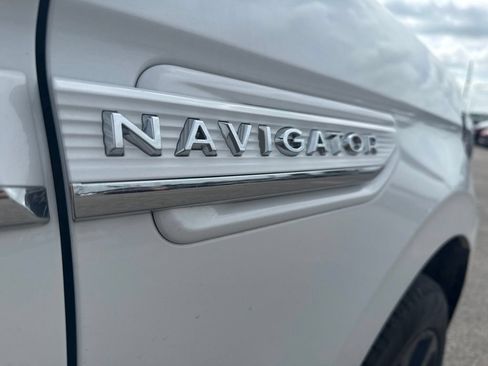 Used 2023 Lincoln Navigator Reserve AWD/4WD image 6