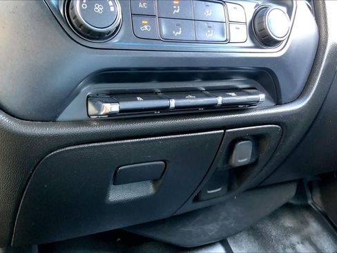 Used 2018 GMC Sierra 2500 4x4 Crew Cab w/ Sierra Convenience Package image 33