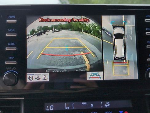 Used 2021 Toyota Sienna Platinum FWD image 19