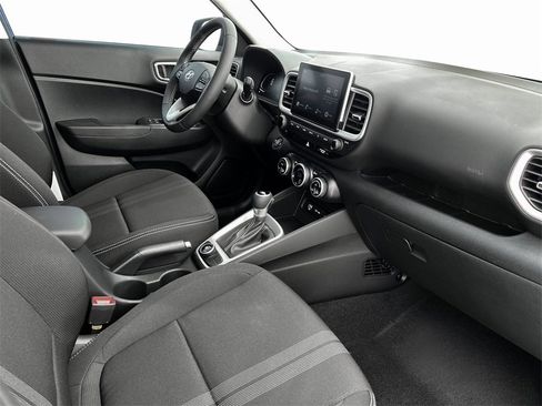 New 2025 Hyundai Venue SEL image 15