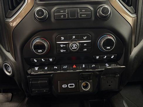 Used 2022 Chevrolet Silverado 3500 High Country w/ Z71 Off-Road Package AWD/4WD image 21
