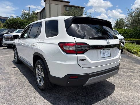 Used 2025 Honda Pilot EX-L image 10