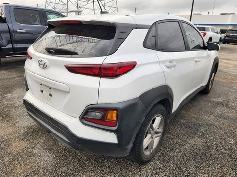 Used 2021 Hyundai Kona SE image 5