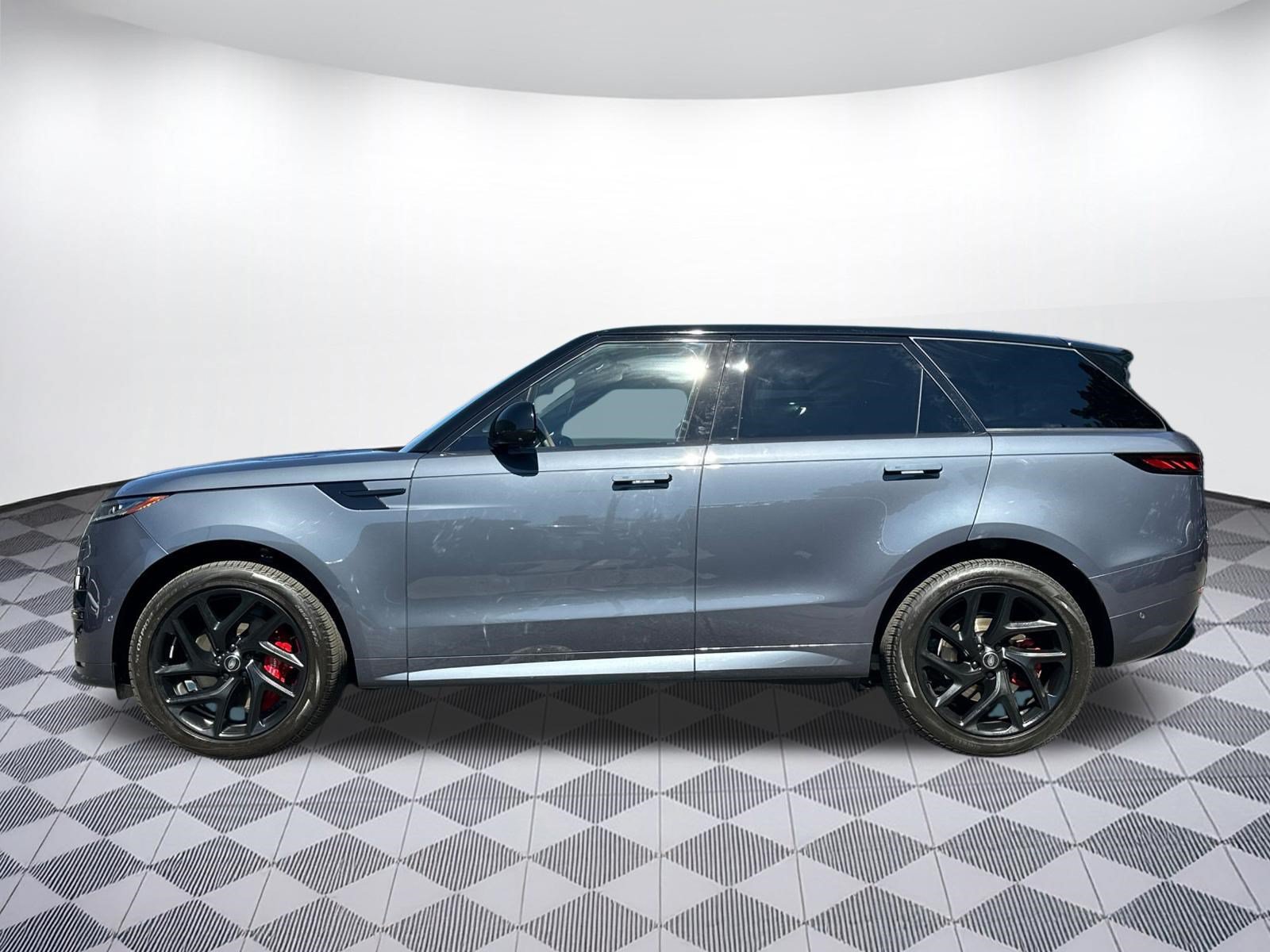 Used 2025 Land Rover Range Rover Sport Dynamic SE AWD/4WD image 2