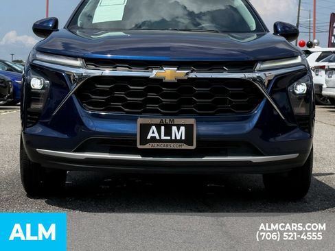 Used 2024 Chevrolet Trax LT FWD image 8