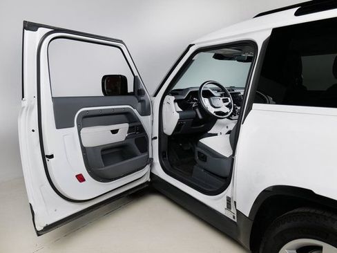 Used 2025 Land Rover Defender 90 X-Dynamic SE AWD/4WD image 23