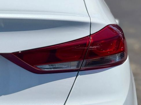 Used 2018 Hyundai Elantra SE image 5