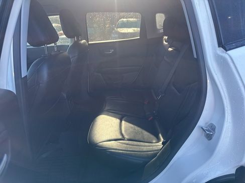 Used 2018 Jeep Compass Limited image 12