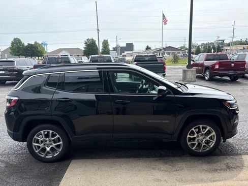 Used 2023 Jeep Compass Latitude AWD/4WD image 8