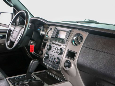 Used 2017 Ford Expedition XLT image 28