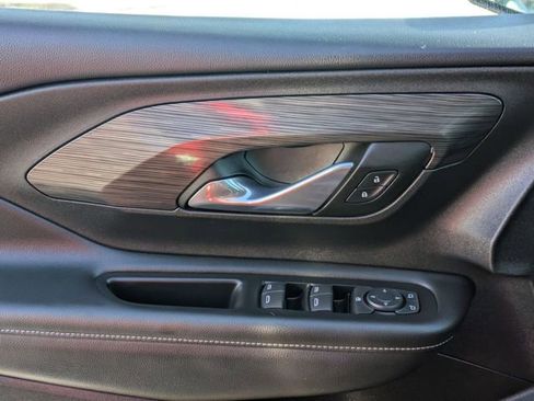 Used 2024 GMC Terrain SLE w/ Driver Convenience Package image 12