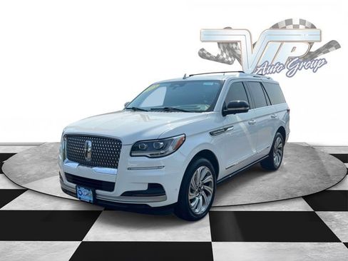 Used 2023 Lincoln Navigator Reserve AWD/4WD image 4