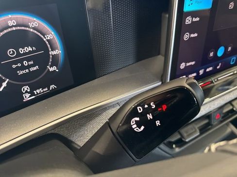 Used 2025 Volkswagen Tiguan S image 18