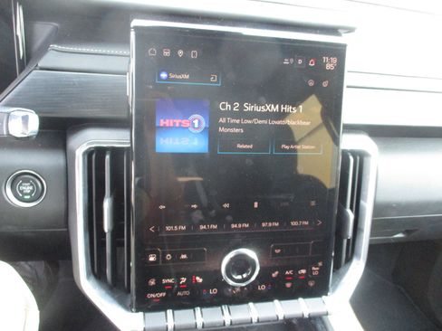 Used 2025 GMC Acadia Elevation image 14