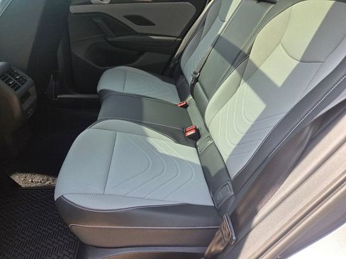 Used 2026 Volkswagen Tiguan SE AWD/4WD image 23