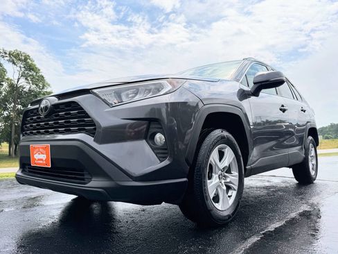 Used 2020 Toyota RAV4 XLE image 5