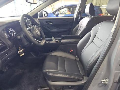 Used 2023 Nissan Rogue SL w/ SL Premium Package image 3