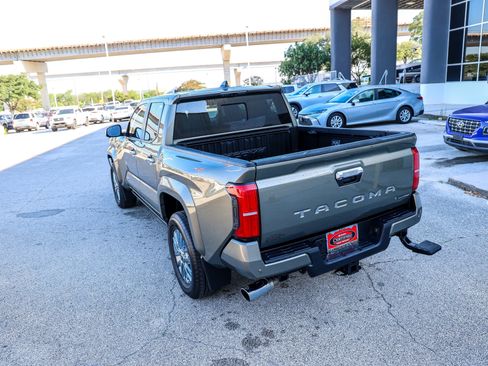 Certified 2025 Toyota Tacoma Limited AWD/4WD image 9