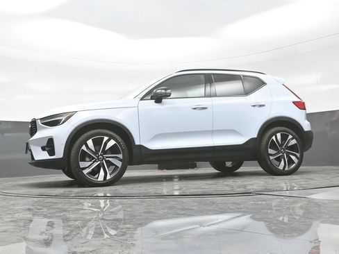 Used 2024 Volvo XC40 B5 Plus w/ Protection Package Premier AWD/4WD image 27