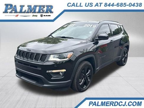 Used 2019 Jeep Compass Latitude FWD image 1