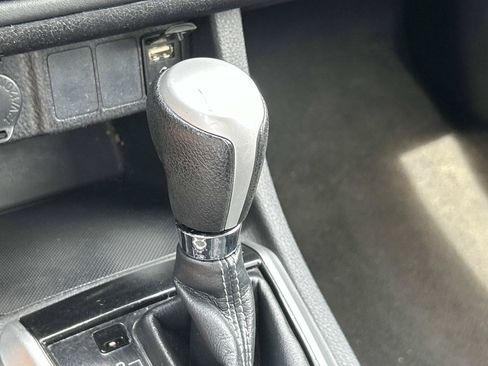 Used 2018 Toyota Corolla LE FWD image 33
