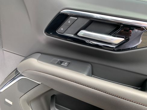 New 2025 Chevrolet Suburban High Country image 28