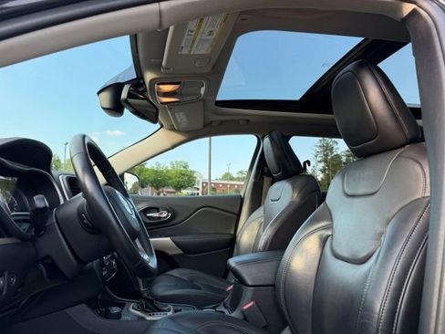 Used 2018 Jeep Cherokee Limited AWD/4WD image 26
