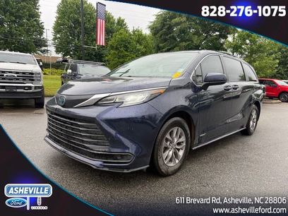 Used 2021 Toyota Sienna LE w/ LE Plus Package