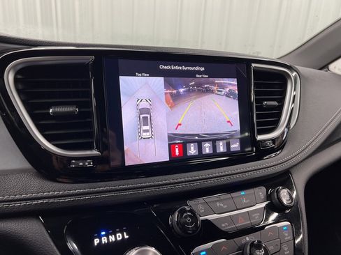 Used 2026 Chrysler Pacifica Limited w/ Uconnect Theater Family Group image 20