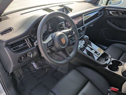 New 2025 Porsche Macan S image 4