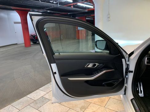 Used 2022 BMW 330i xDrive Sedan w/ M Sport Package image 13