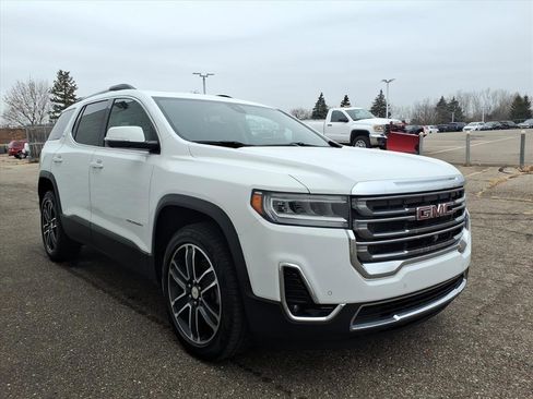 Used 2020 GMC Acadia SLT w/ Driver Alert Package II image 3