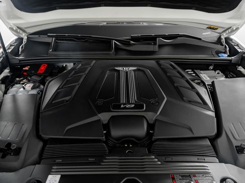 Used 2023 Bentley Bentayga Extended Wheelbase image 59