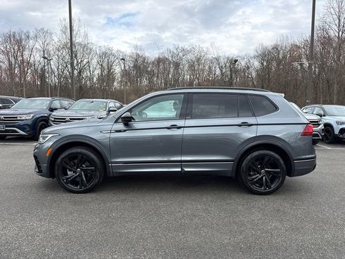 Certified 2023 Volkswagen Tiguan SE R-Line image 7