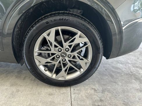 Used 2025 Genesis GV70 2.5T AWD/4WD image 17