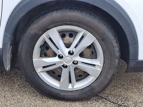 Used 2019 Nissan Kicks S image 8