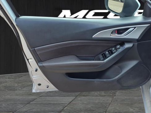 Used 2018 MAZDA MAZDA3 Touring image 17