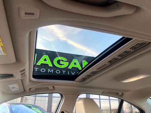 Used 2018 BMW 320i xDrive Sedan image 30