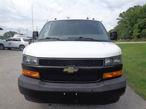 Used 2019 Chevrolet Express 3500 w/ Driver Convenience Package RWD image 10