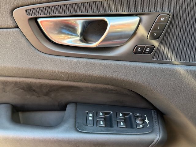 Certified 2024 Volvo XC60 B5 Plus AWD/4WD image 27