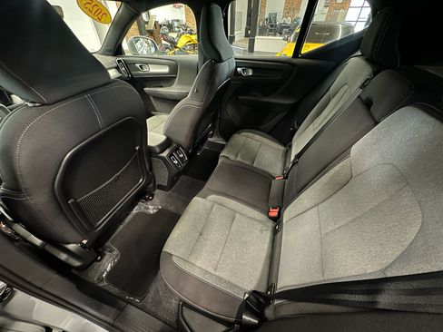 Used 2025 Volvo XC40 B5 Core image 17
