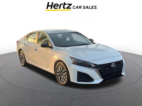 Used 2025 Nissan Altima 2.5 SV image 1