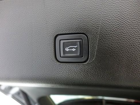 Certified 2023 Chevrolet Traverse LT FWD image 31